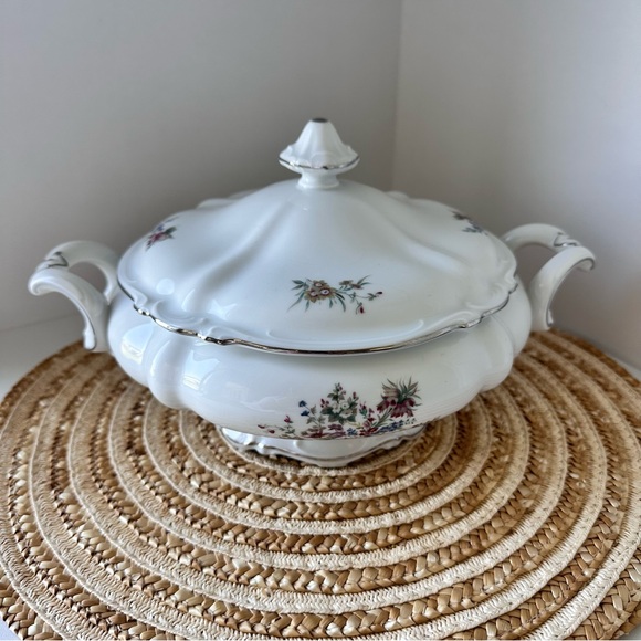 Covered Bowl with handle Elegant White Floral Porcelain Tureen Made in Germany - Picture 1 of 10
